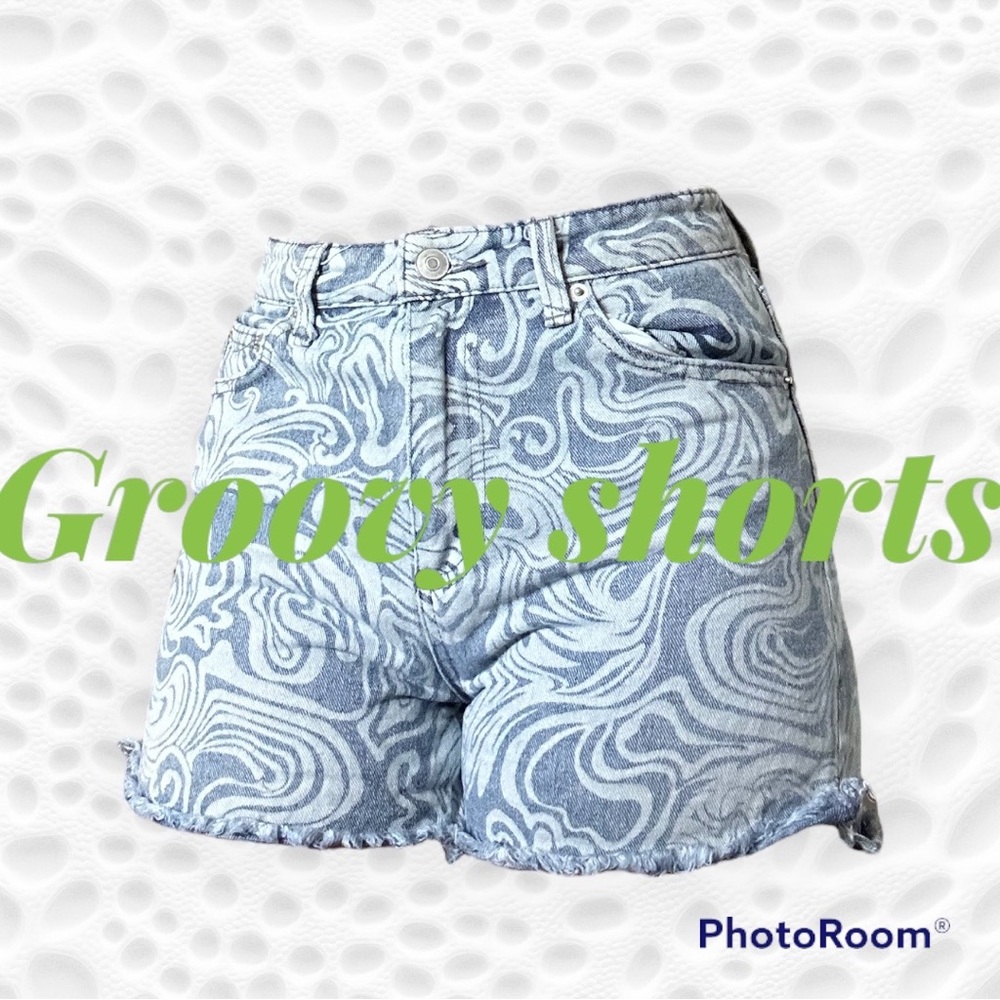 Wavy shorts